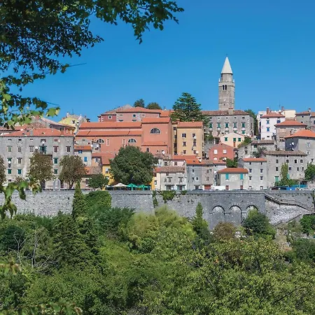 2 Bedroom Awesome In * Nedeščina