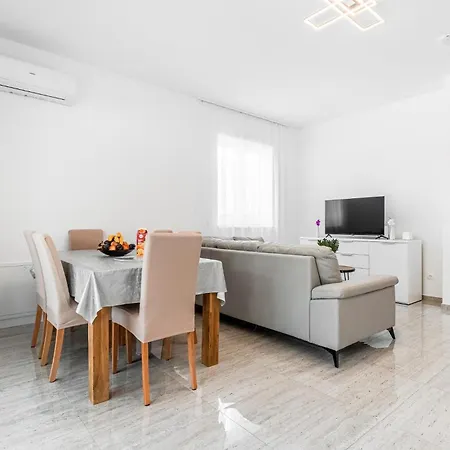 2 Bedroom Awesome In *