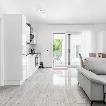 2 Bedroom Awesome In Apartman