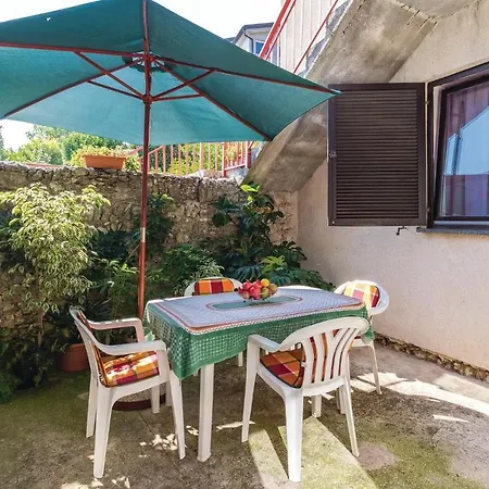 2 Bedroom Awesome In Apartment *