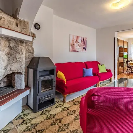 2 Bedroom Awesome In Apartment *