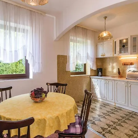 Apartment 2 Bedroom Awesome In