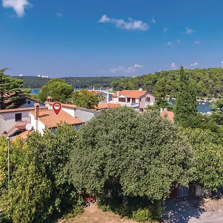 2 Bedroom Awesome In Pula