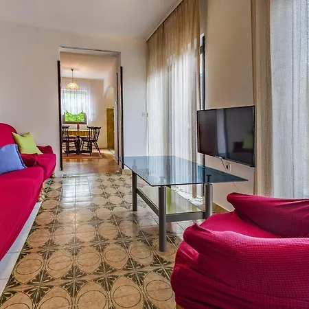 Apartment 2 Bedroom Awesome In Pula